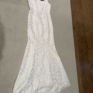 Elegant White Sleeveless Dress